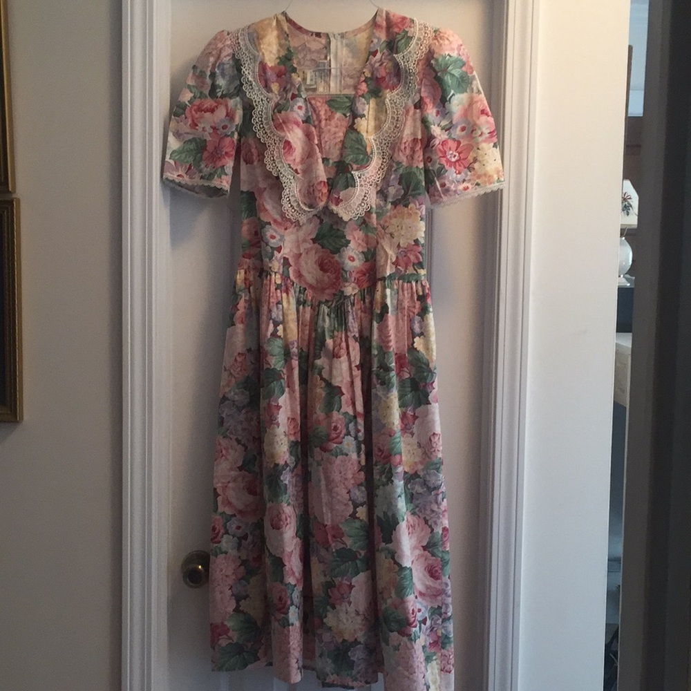 Vintage Jessica McClintock Floral dress w lace